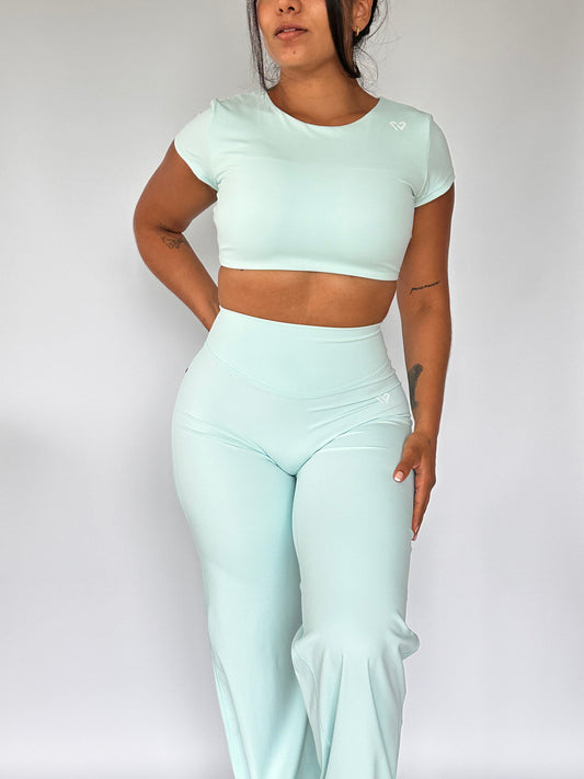 CROP TOP SUAVE MANGA CORTA