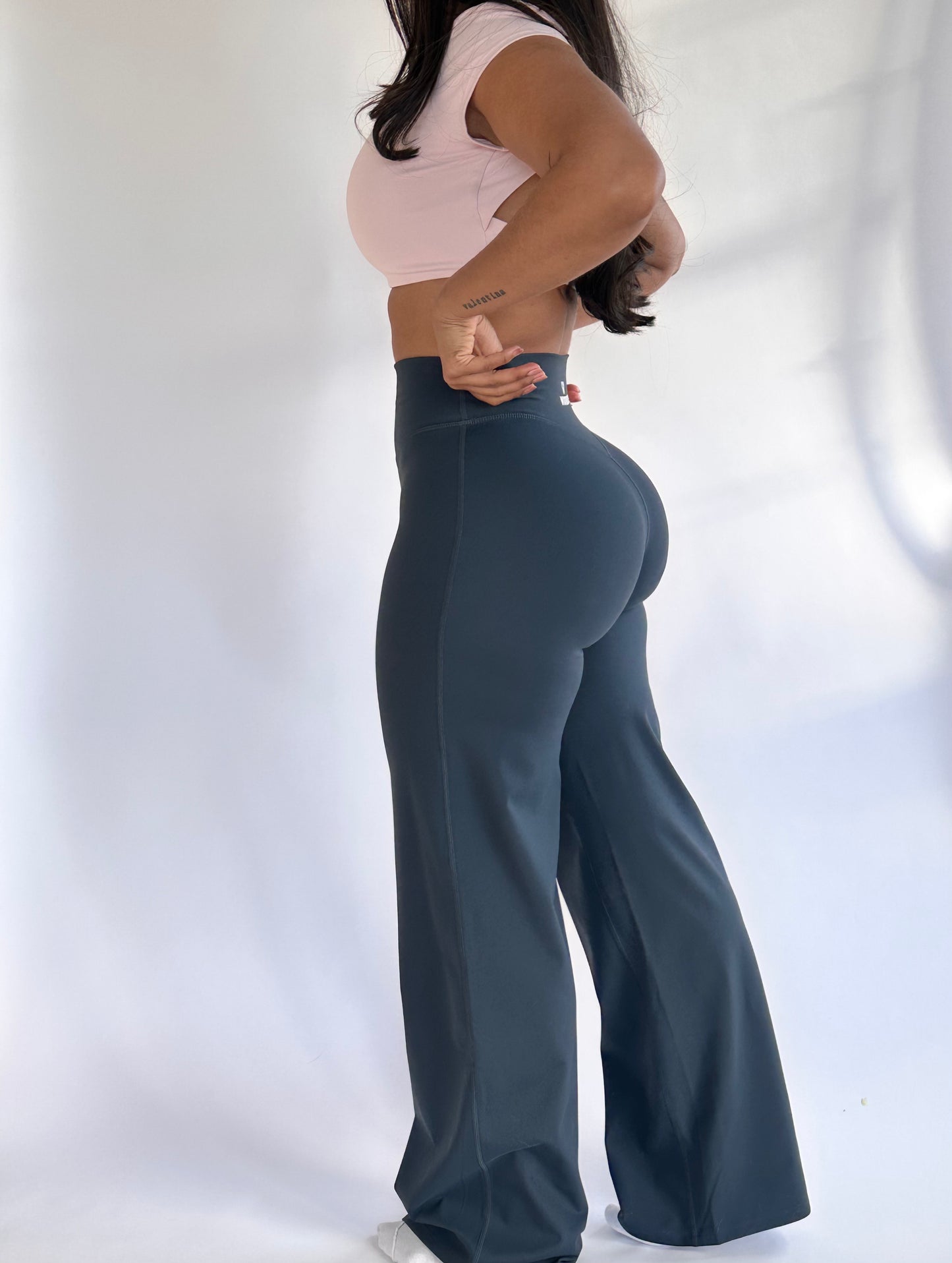 LEGGINGS PIERNA RECTA TIRO ALTO