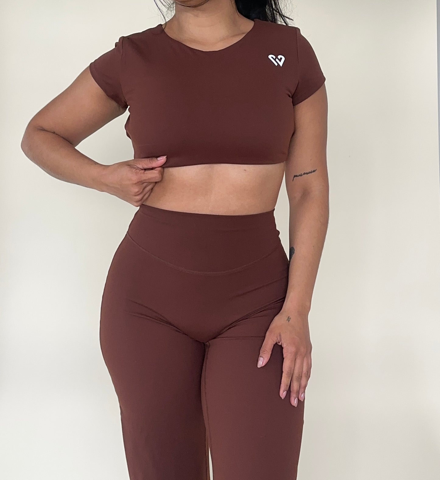 CROP TOP SUAVE MANGA CORTA