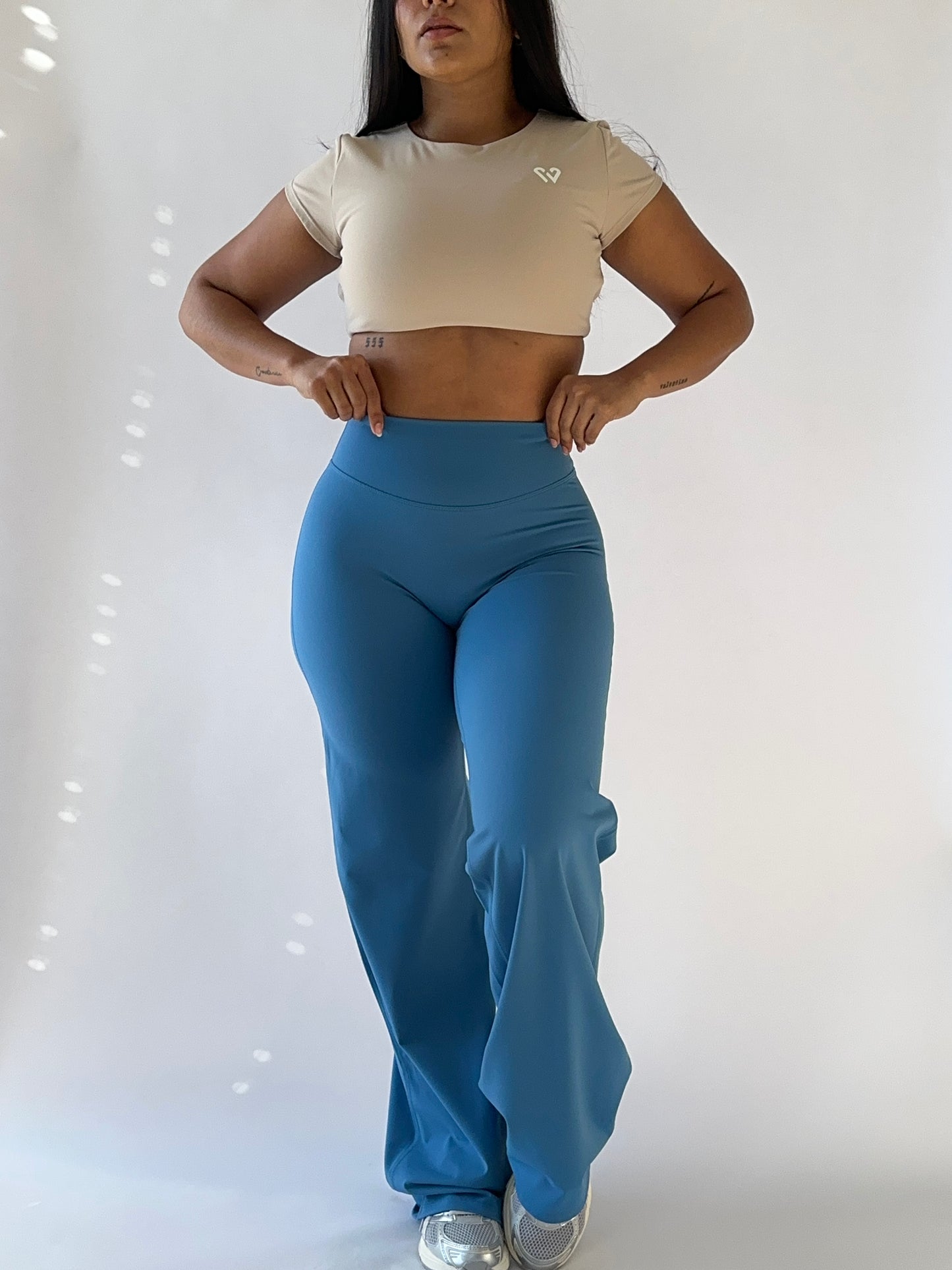 LEGGINGS PIERNA RECTA TIRO ALTO