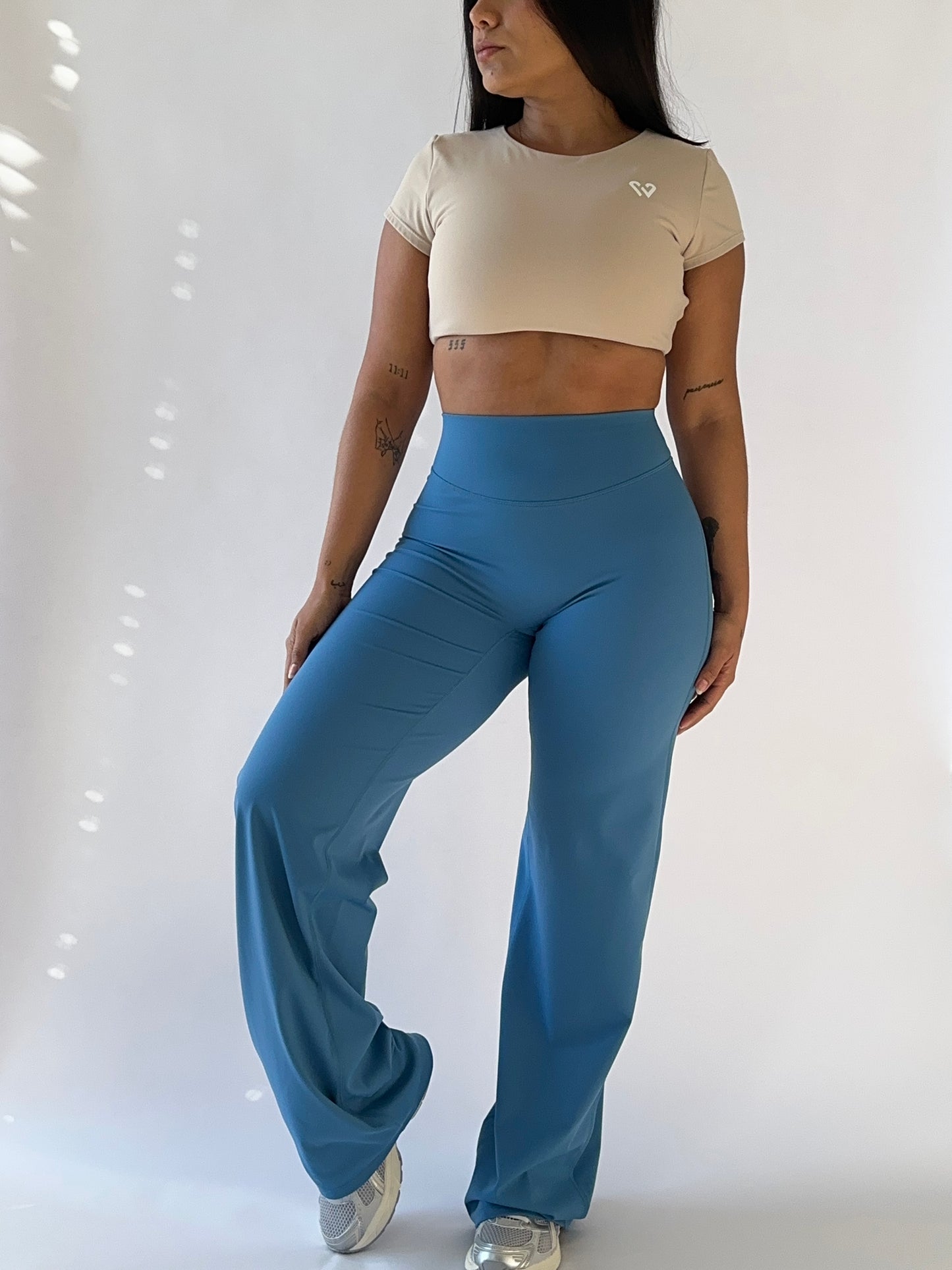 LEGGINGS PIERNA RECTA TIRO ALTO