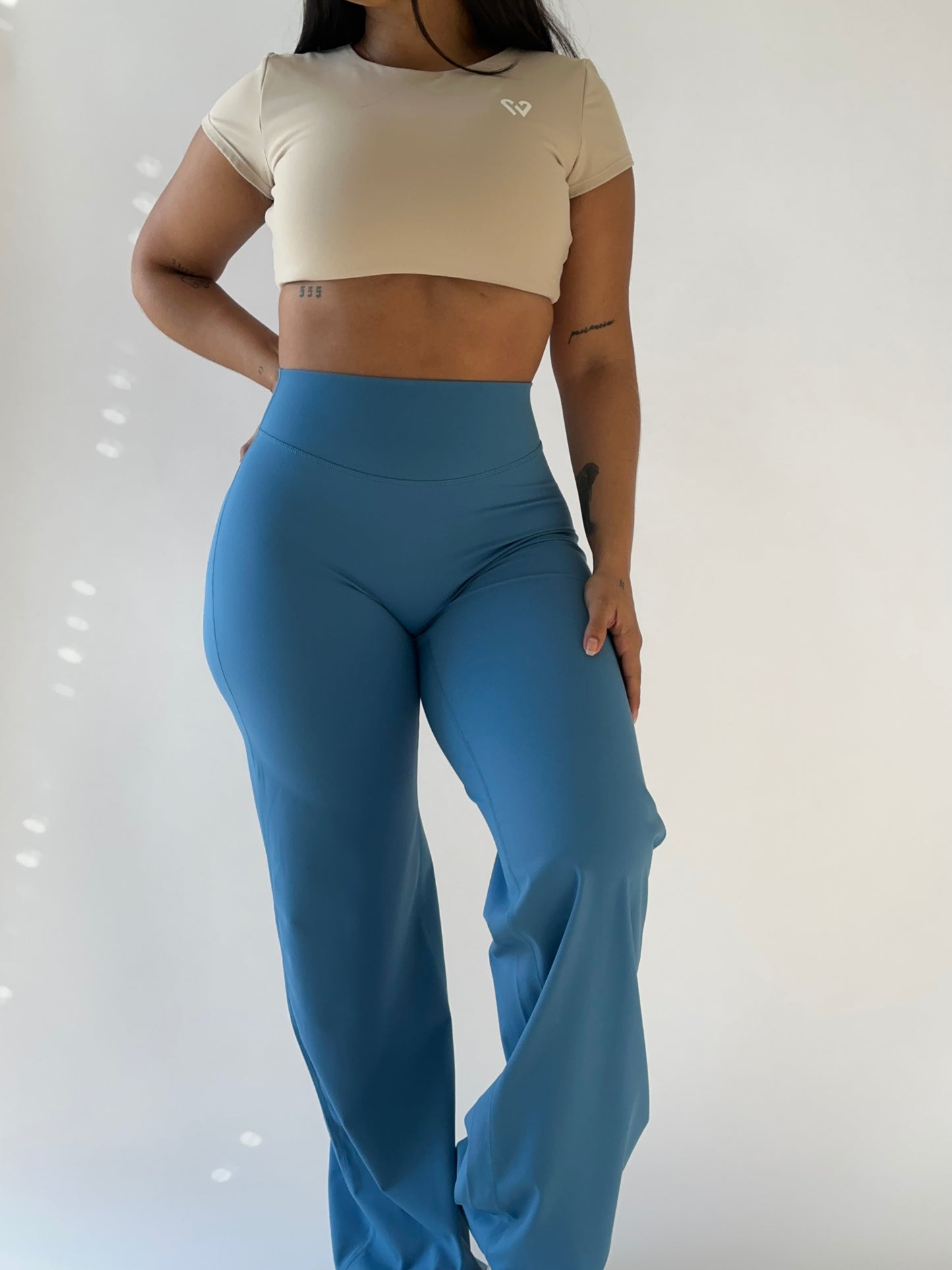LEGGINGS PIERNA RECTA TIRO ALTO